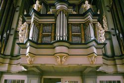 Orgel St. Nikolai Burg 2000px